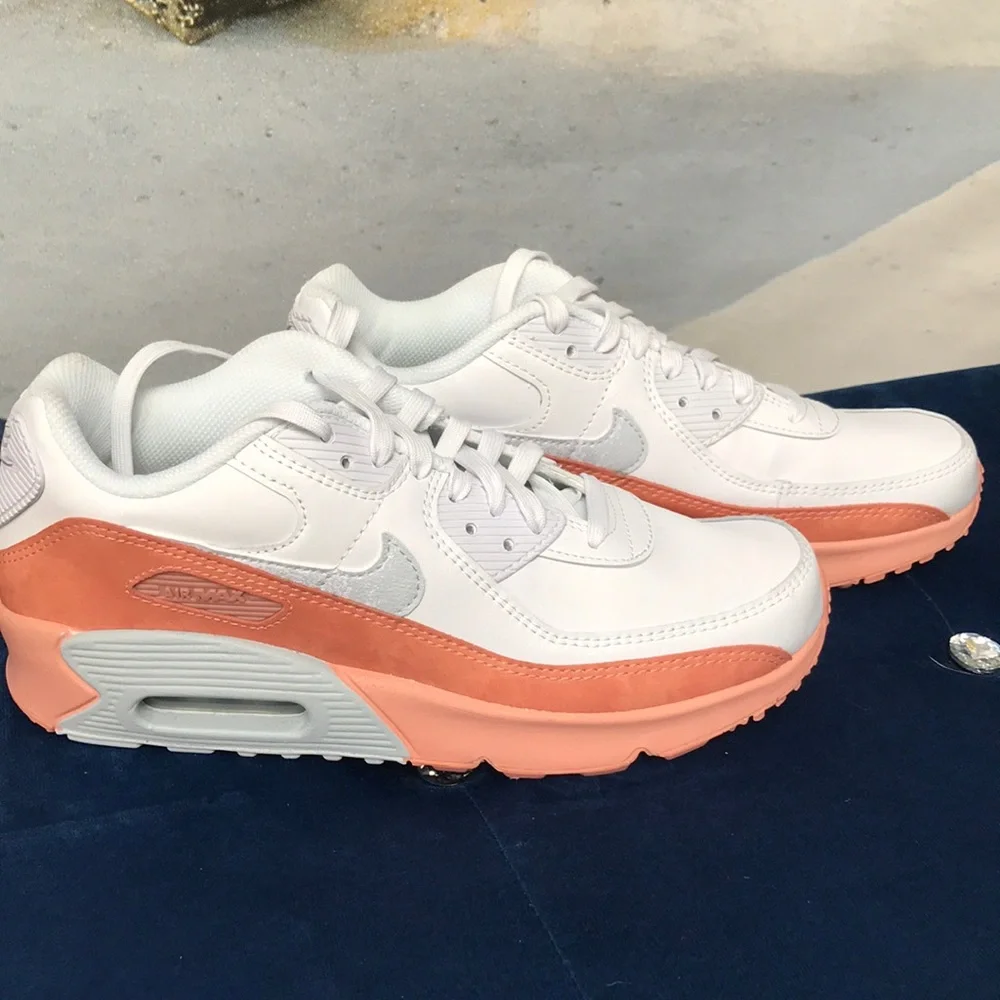 Girls Nike sneakers - Picture 1 of 10